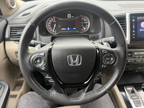 Used 2016 Honda Pilot Touring image 12