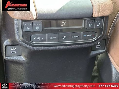 Used 2024 Toyota Grand Highlander AWD image 17