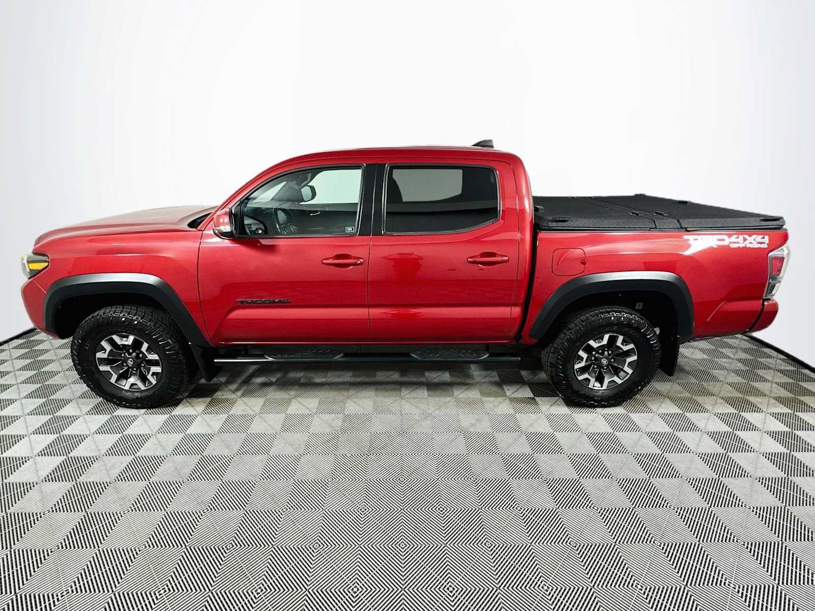 Used 2020 Toyota Tacoma TRD Off-Road w/ Technology Package AWD/4WD image 4