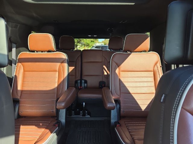 Used 2023 GMC Yukon XL Denali Ultimate w/ LPO, Floor Liner Package AWD/4WD image 18