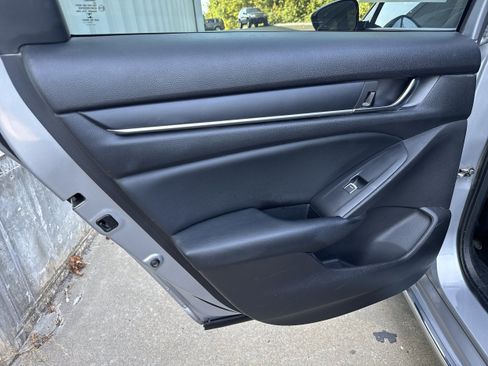 Used 2018 Honda Accord EX image 11