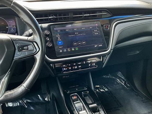 Used 2022 Chevrolet Bolt EUV LT w/ Convenience Package FWD image 9