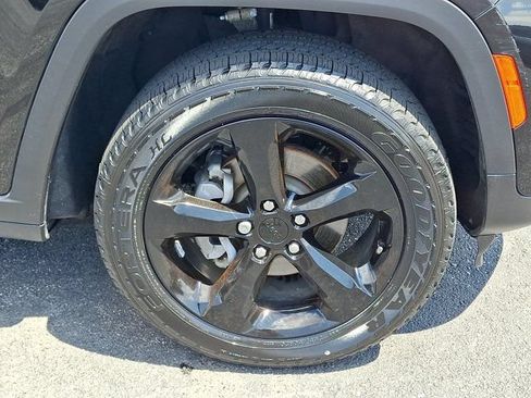 Certified 2023 Jeep Grand Cherokee Altitude AWD/4WD image 11