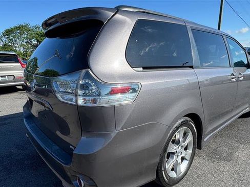 Used 2011 Toyota Sienna SE w/ Preferred Pkg FWD image 29