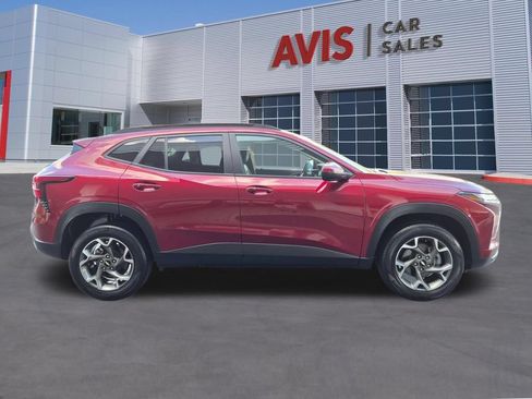 Used 2025 Chevrolet Trax LT w/ LT Convenience Package FWD image 5