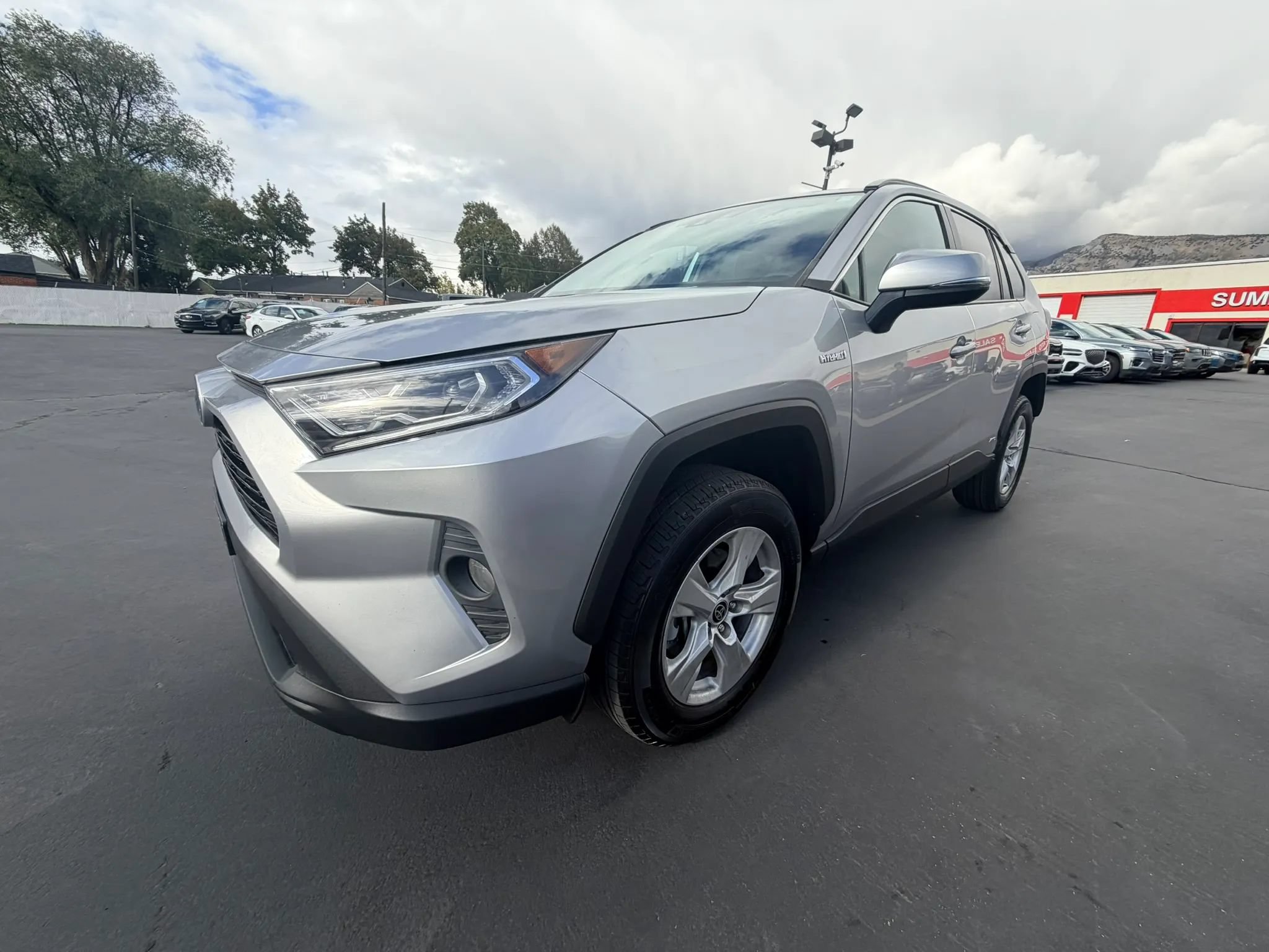 Used 2021 Toyota RAV4 XLE w/ XLE Grade Weather Package AWD/4WD image 7