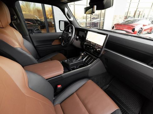 Used 2024 Lexus GX 550 image 29