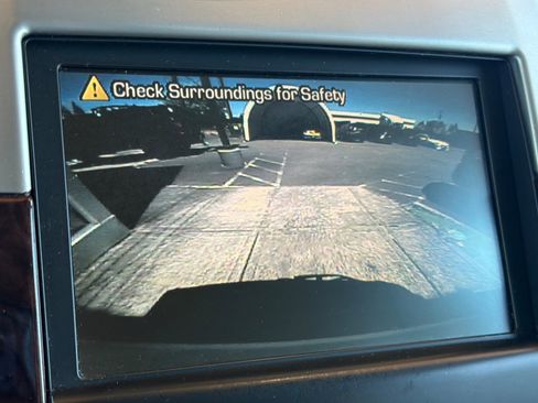 Used 2011 Cadillac Escalade ESV Premium AWD/4WD image 23