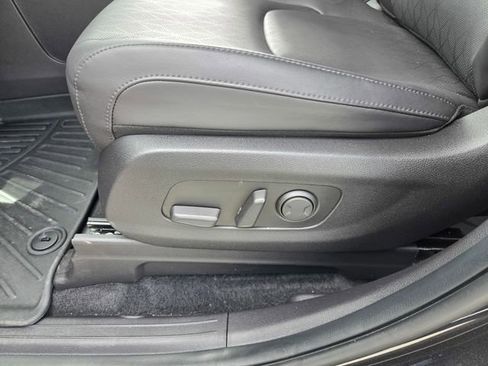 Used 2024 Kia Carnival LX FWD image 16
