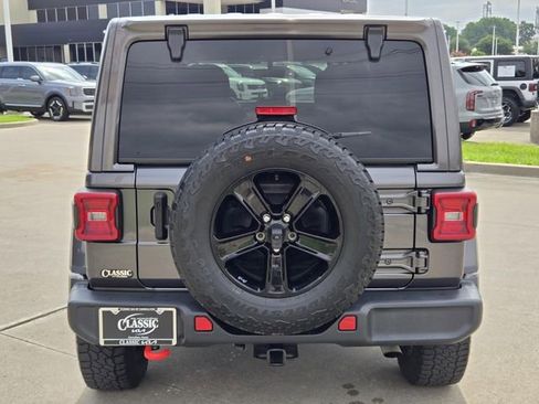 Used 2021 Jeep Wrangler Unlimited Sahara AWD/4WD image 5