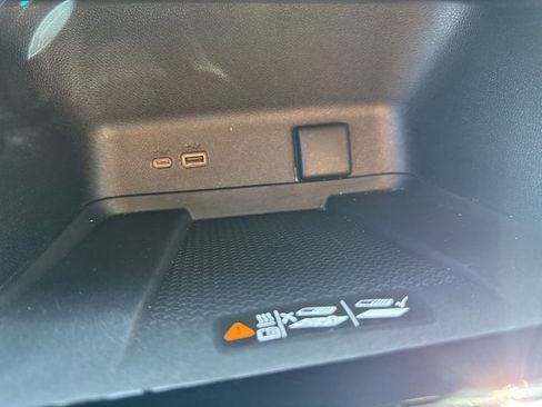 Used 2025 Chevrolet Traverse LT w/ Driver Confidence Package FWD image 27