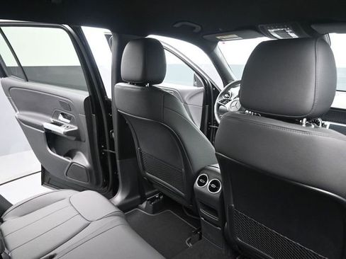 New 2025 Mercedes-Benz GLB 250 image 24