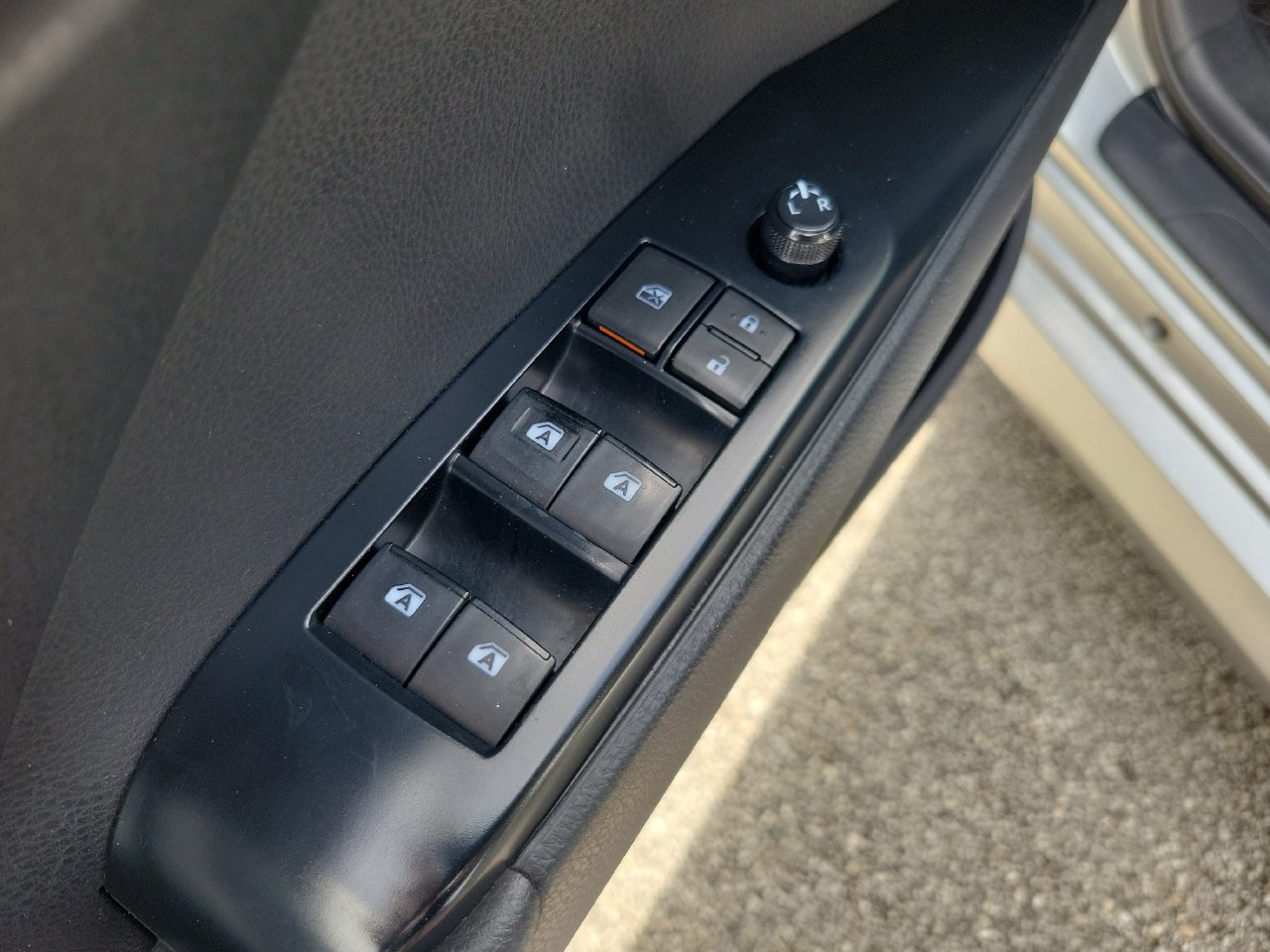 Used 2019 Toyota Camry LE FWD image 14