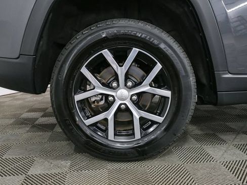Used 2025 Jeep Grand Cherokee Limited AWD/4WD image 17