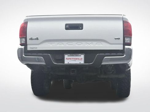 Used 2022 Toyota Tacoma SR5 AWD/4WD image 34