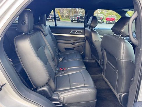Used 2017 Ford Explorer XLT w/ Equipment Group 202A image 27