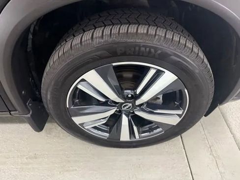 Used 2023 Nissan Rogue SL w/ SL Premium Package image 4