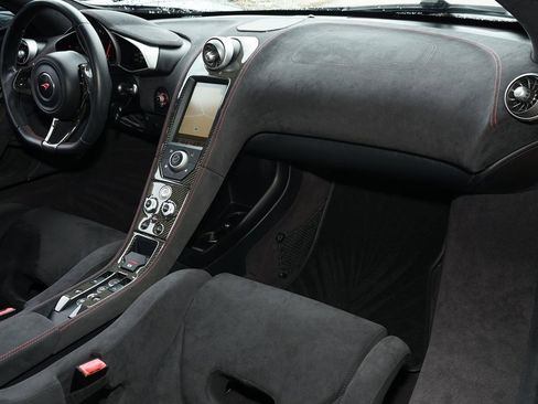 Used 2015 McLaren 650S Spider image 11