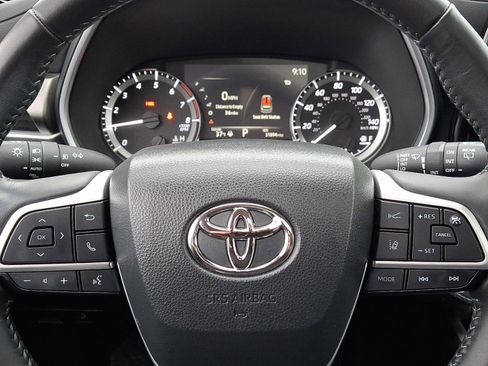 Used 2023 Toyota Highlander XLE image 15