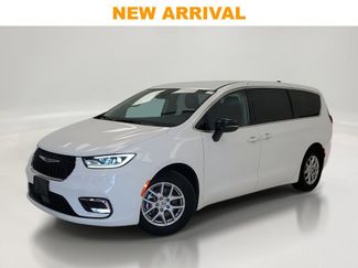 Used 2024 Chrysler Pacifica Touring-L video 1