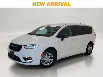 Used 2024 Chrysler Pacifica Touring-L