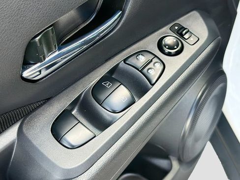 Used 2023 Nissan Kicks SV FWD image 17