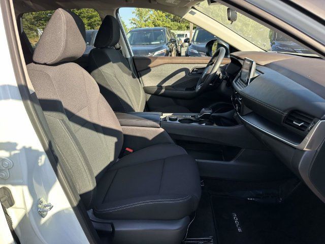 Used 2023 Nissan Rogue S AWD/4WD image 11