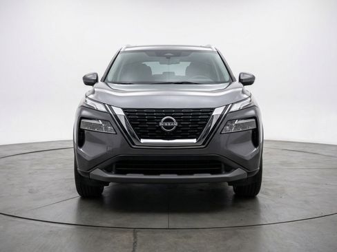 Used 2025 Nissan Rogue SV FWD image 2