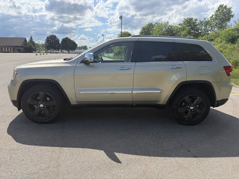 Used 2011 Jeep Grand Cherokee Overland AWD/4WD image 8