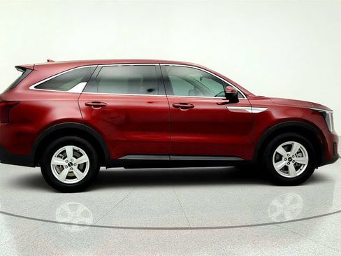 Used 2025 Kia Sorento LX FWD image 4