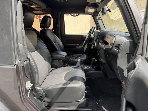 Used 2016 Jeep Wrangler Sport AWD/4WD image 3