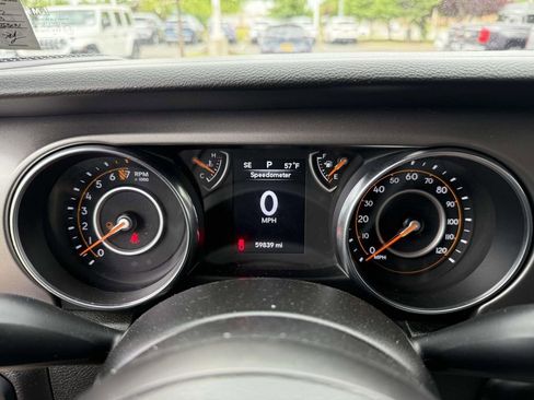 Used 2023 Jeep Gladiator Sport AWD/4WD image 25