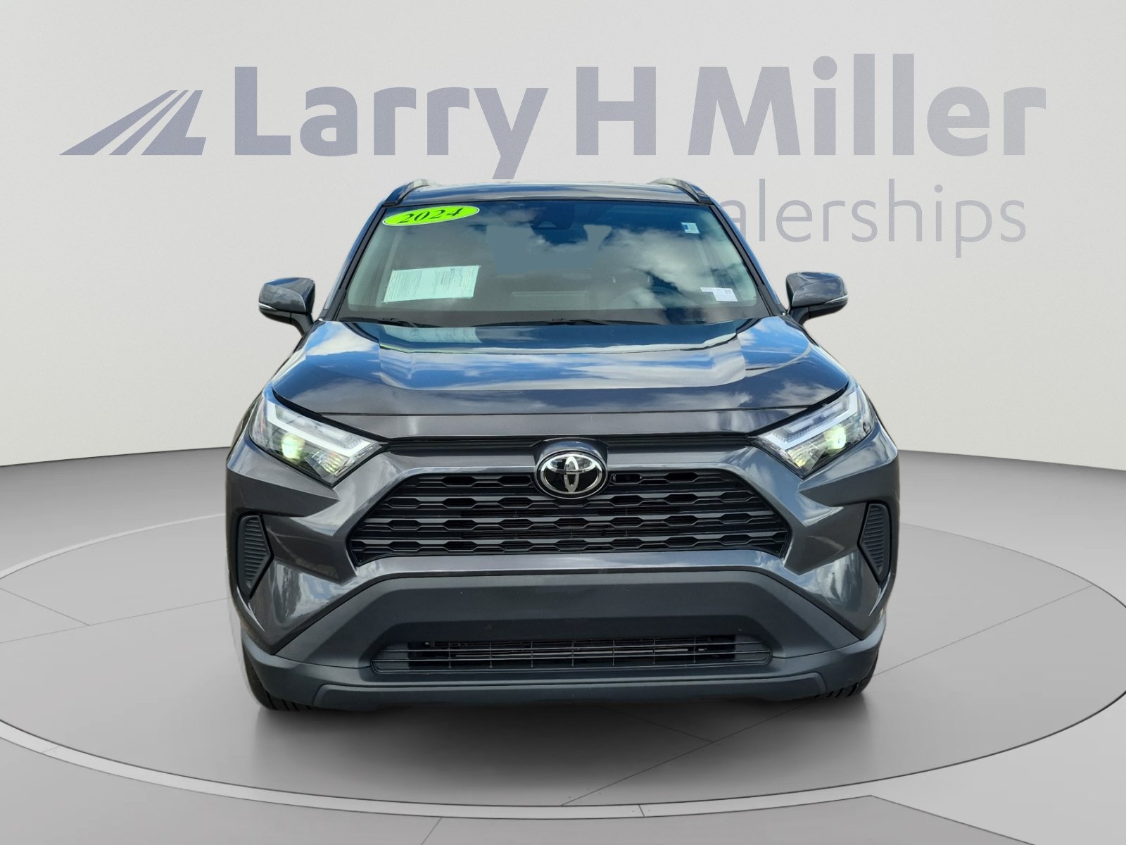 Used 2024 Toyota RAV4 XLE AWD/4WD image 8
