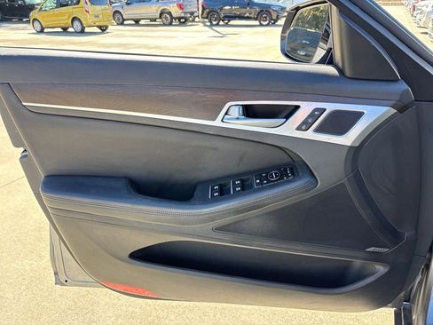 Used 2015 Hyundai Genesis 3.8 w/ Option Group 04 image 17