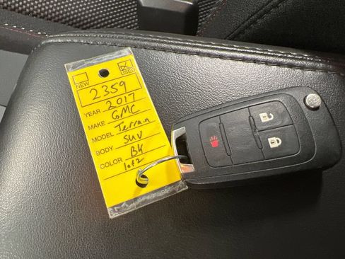 Used 2017 GMC Terrain SLE w/ Technology Package AWD/4WD image 17