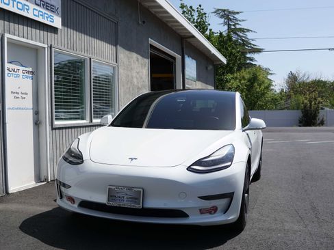Used 2020 Tesla Model 3 Long Range image 2