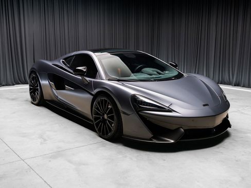 Used 2017 McLaren 570S RWD image 2