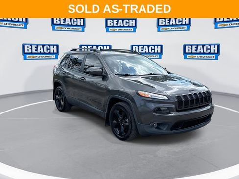 Used 2018 Jeep Cherokee Latitude w/ Altitude Package FWD image 2