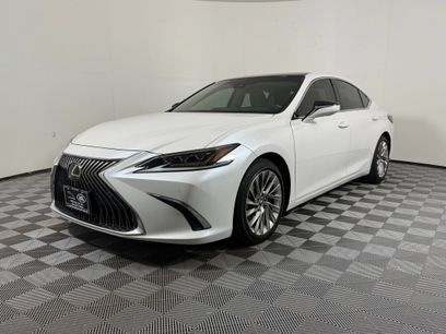 Used 2020 Lexus ES 350 Ultra Luxury w/ Accessory Package 2