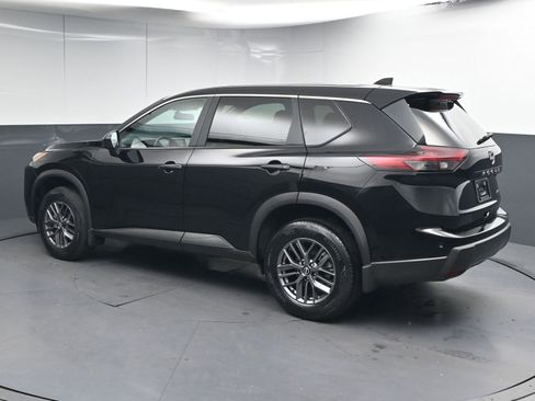 Used 2025 Nissan Rogue S image 5