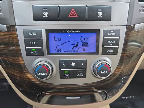 Used 2011 Hyundai Santa Fe Limited FWD image 4