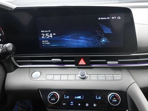 Used 2024 Hyundai Elantra SEL FWD image 11