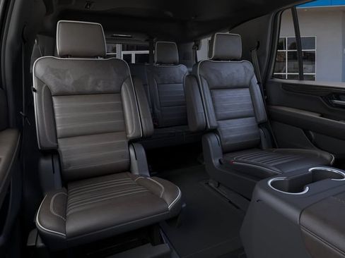 New 2026 GMC Yukon Denali Ultimate w/ LPO, Floor Liner Package AWD/4WD image 17