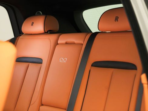 New 2026 Rolls-Royce Cullinan Black Badge image 36