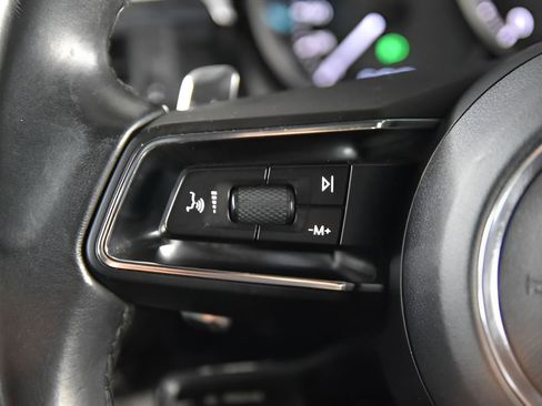 Used 2022 Porsche Macan image 13