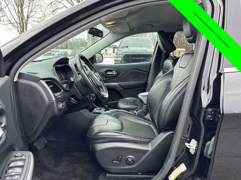 Used 2019 Jeep Cherokee Latitude Plus image 3