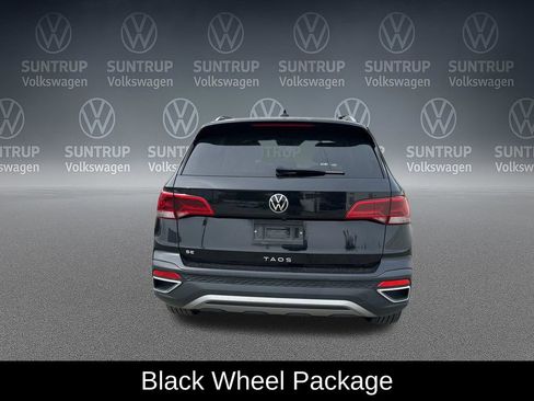 Used 2023 Volkswagen Taos SE w/ Panoramic Sunroof Package FWD image 5