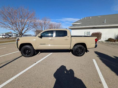 Used 2019 Toyota Tacoma SR5 image 2