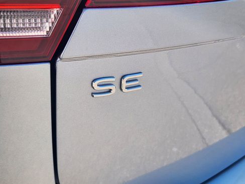 Certified 2024 Volkswagen Tiguan SE image 15