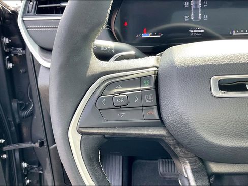 Used 2023 Jeep Grand Cherokee Limited RWD image 13